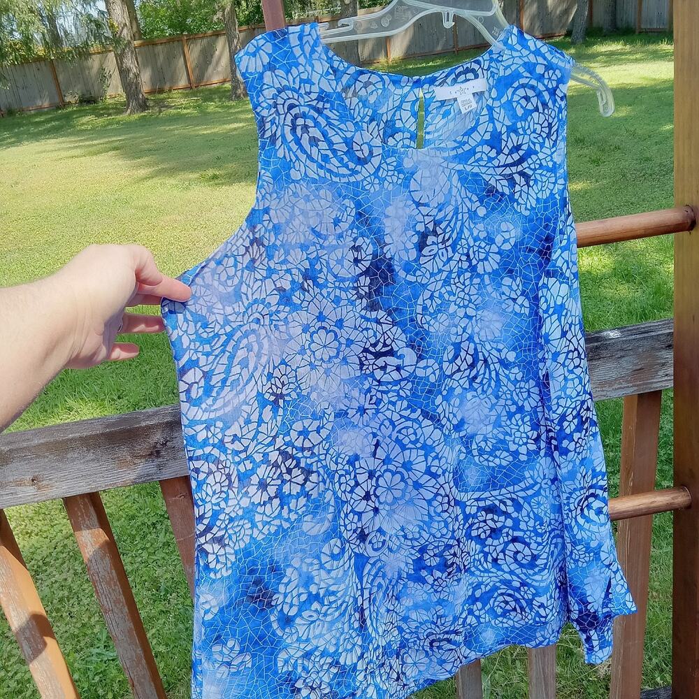 Fever Womens Size Large Flowy Blue White Mosaic Sleeveless Top Light Boho Beachy